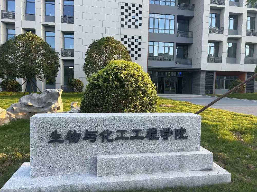 茂名市扬州职业大学体育场高杆灯项目